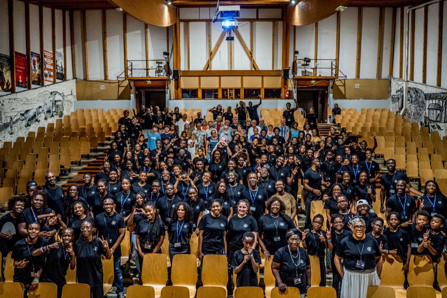 Groupe de jeunes — Le Momentum